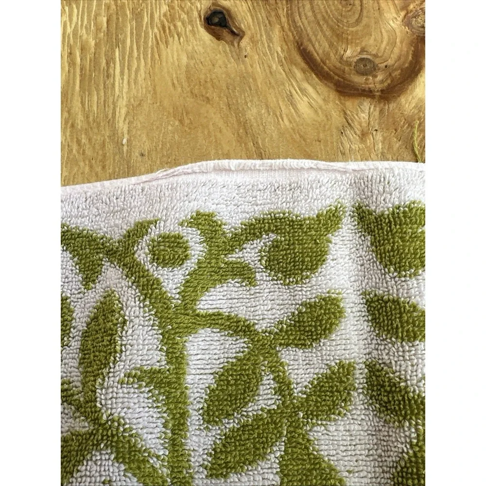 Vtg 70s Avocado Green Floral Damask Bath Towel 21x42 Cotton Terry MCM Retro